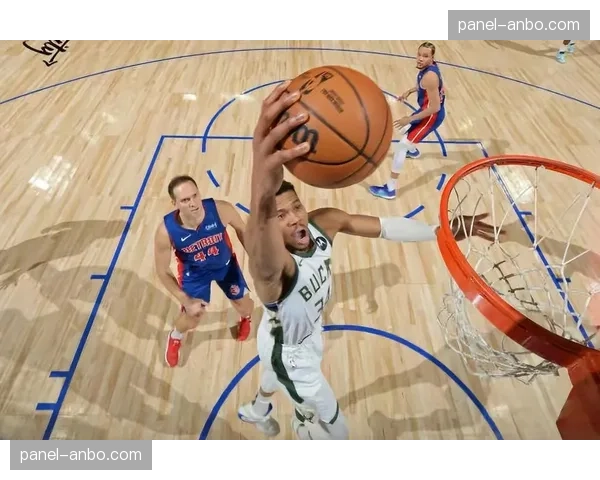 述评：雄鹿击败骑士，霍勒迪与利拉德的“抢断-长传”连线再现